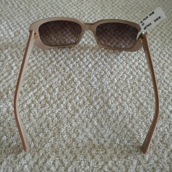 BRAND NEW WOMENS VALENTINO RECTANGULAR SUNGLASSES - NUDE COLOR WITH CARVED ROSES main image 6